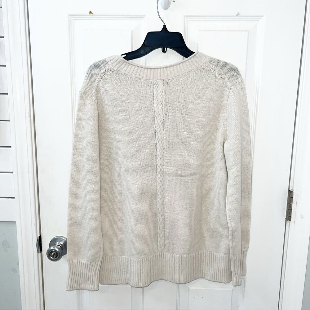 Banana Republic essential Vneck Sweater w Long sleeves &ribbed neck, arms& cuff - Picture 11 of 12